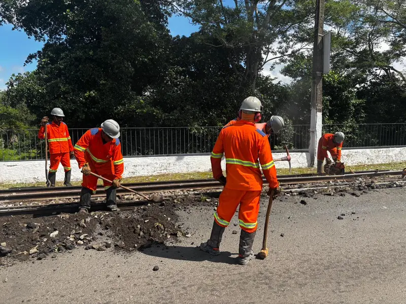 Após descarrilamento, Ponte Metálica segue bloqueada e causa transtornos
