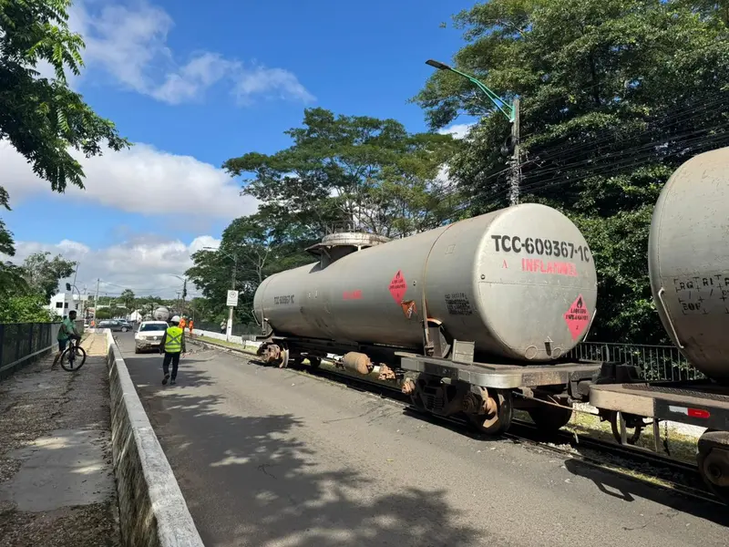 Após descarrilamento, Ponte Metálica segue bloqueada e causa transtornos