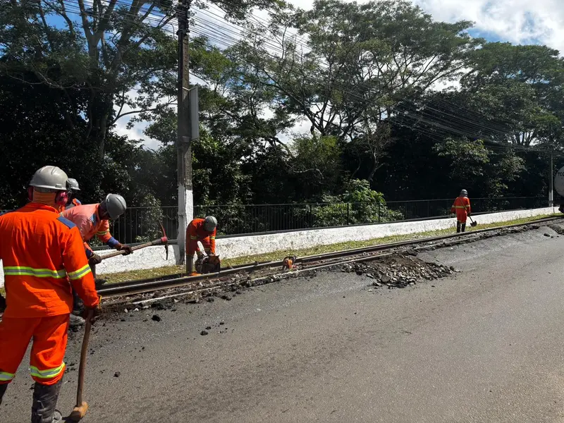 Após descarrilamento, Ponte Metálica segue bloqueada e causa transtornos