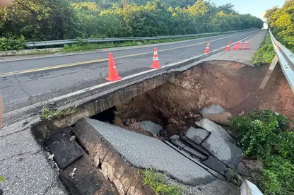 Após formação de cratera na BR-343, PRF alerta para desvio por Bom Princípio do PI