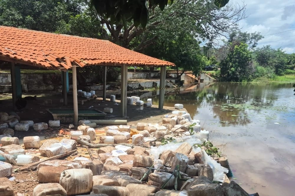 Balneário Xixá é interditado após derramamento de agrotóxicos em rodovia no Piauí