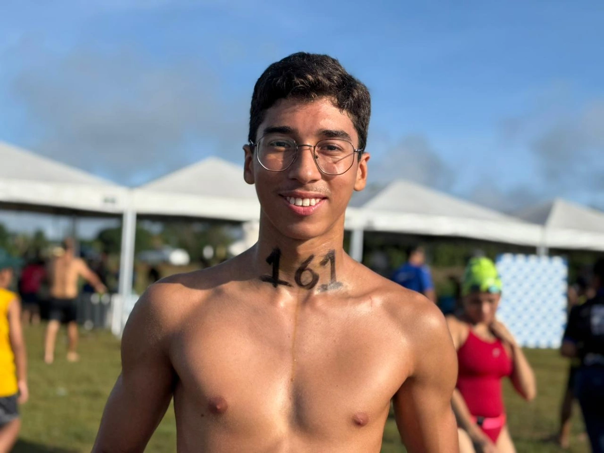 Campeão brasileiro juvenil em 2025, nadador Lucas Lima