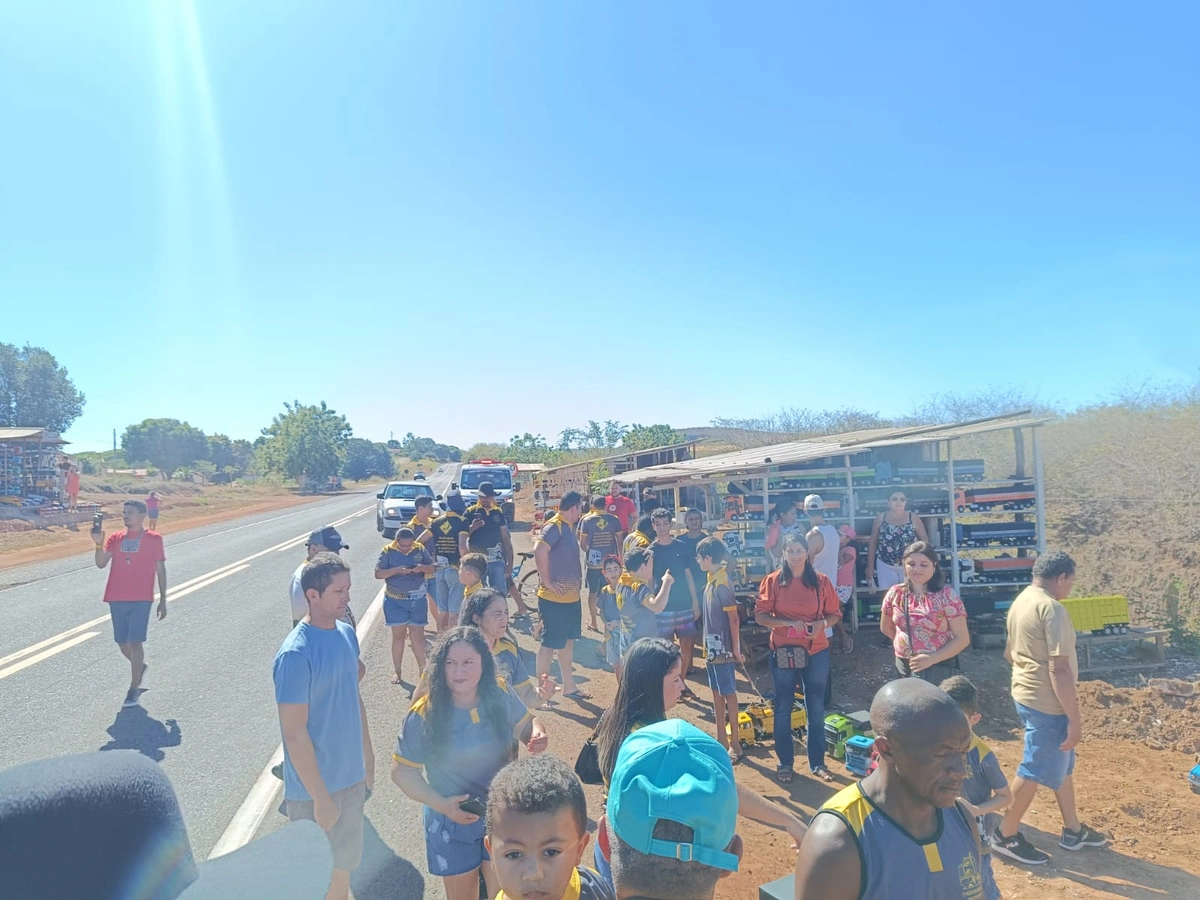 Carreata e tradição de caminhões em miniatura encanta e movimenta cidade no Piauí