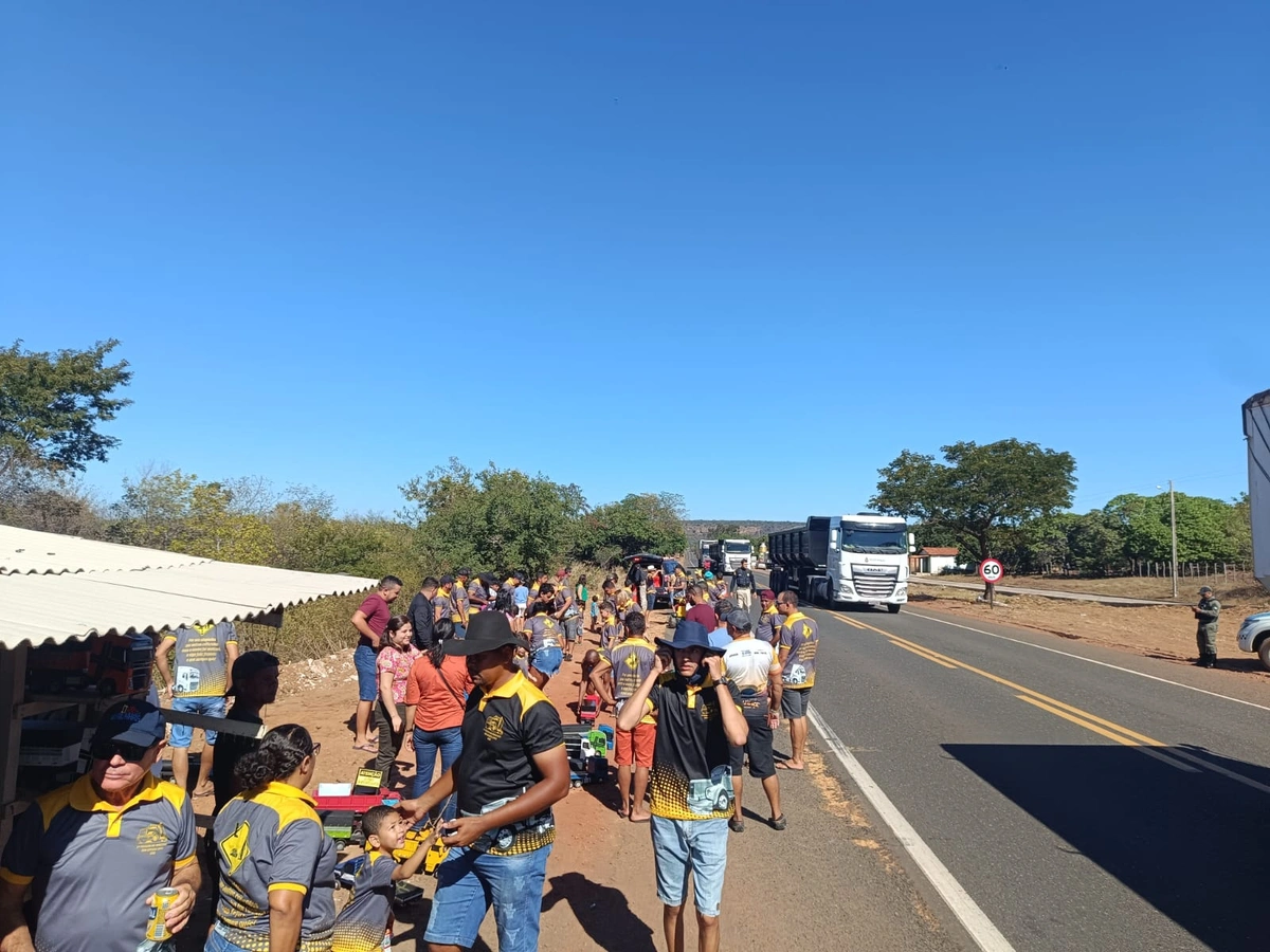 Carreata e tradição de caminhões em miniatura encanta e movimenta cidade no Piauí