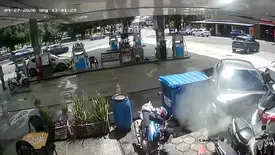 Carro invade posto de combustíveis e atinge veículos na zona Leste de Teresina (Foto: Reprodução)