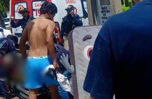 Casal fica gravemente ferido após moto colidir com carro na zona Leste de Teresina (Foto: Reprodução)