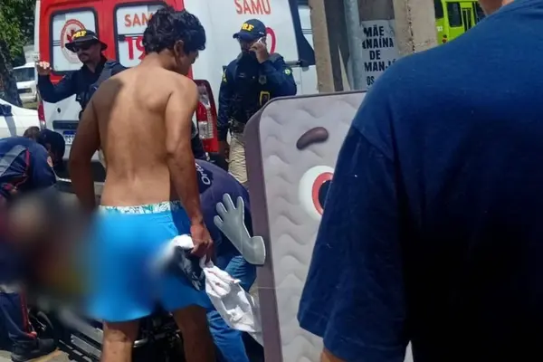 Casal fica gravemente ferido após moto colidir com carro na zona Leste de Teresina