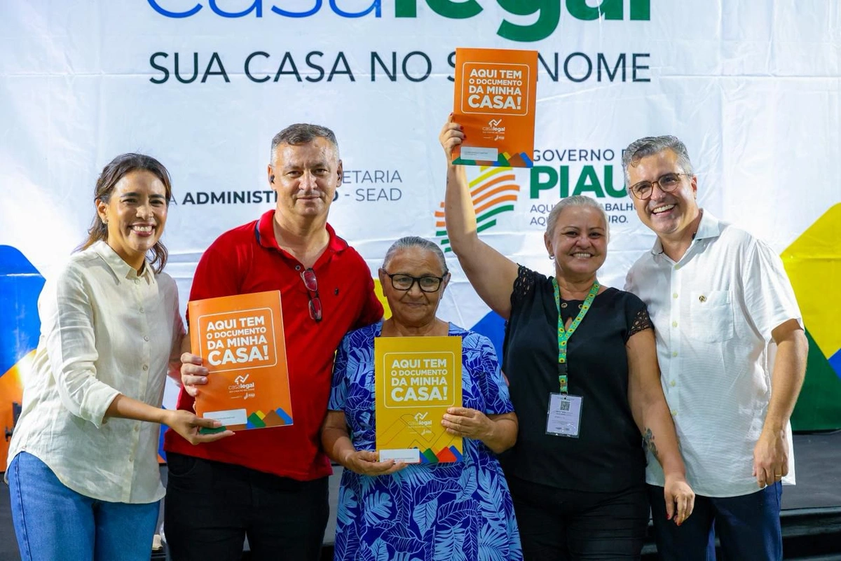 Cerca de 124 famílias recebem registros do Programa Casa Legal em Lagoa do Piauí