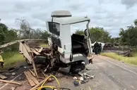 Colisão entre caminhões é registrada na PI-140, entre Floriano e Itaueira