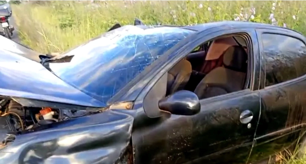 Colisão entre carro e caminhão deixa uma vítima ferida na BR-230