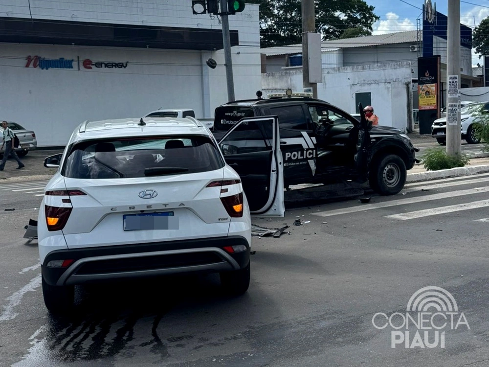 Colisão envolvendo viatura da Polícia Civil deixa delegado ferido em Teresina