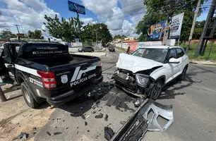 Colisão envolvendo viatura da Polícia Civil deixa delegado ferido em Teresina (Foto: Conecta Piauí)