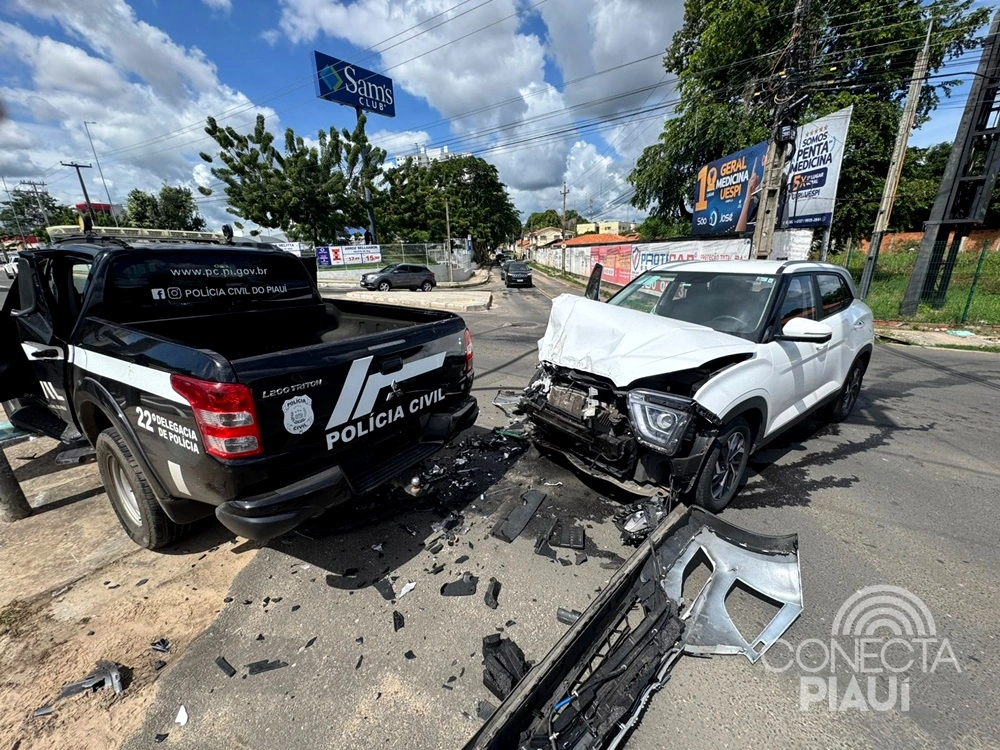 Colisão envolvendo viatura da Polícia Civil deixa delegado ferido em Teresina