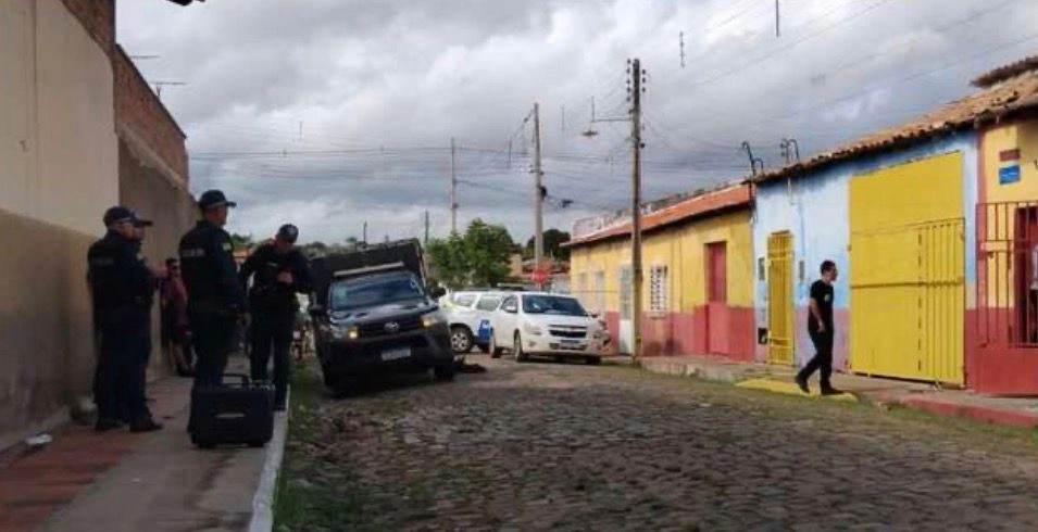 Colunista social Jocy Astor é encontrado morto dentro de casa em Floriano