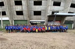 Demerval Lobão leva alunos da rede municipal ao Estádio Albertão (Foto: Reprodução)