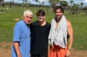 Deputado Estadual Marden Menezes com o pai e o filho em dia de passeios e banho (Foto: Instagram)