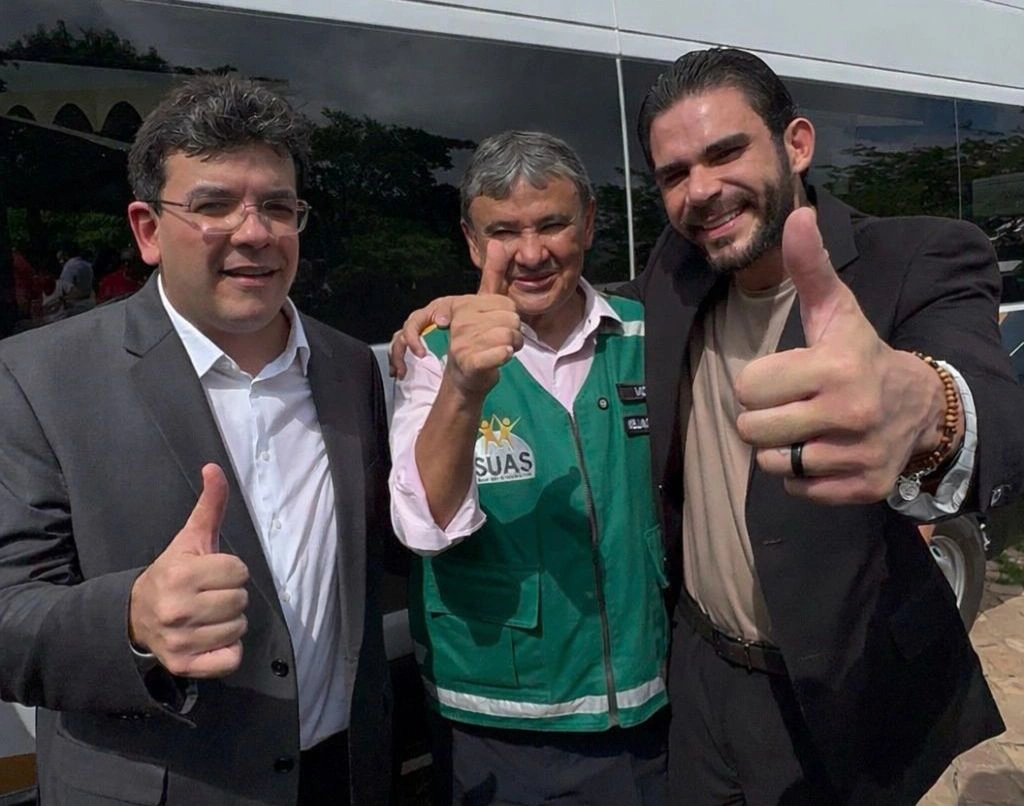 Deputado Marcus Kalume acompanha entrega de ambulâncias e veículos do MobSUAS