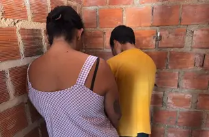 Duas mulheres são presas com 10 tabletes de drogas na zona Sul de Teresina (Foto: Divulgação/DENARC)