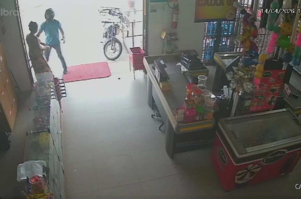 Dupla de criminosos são flagrados tentando assaltar comércio em Timon