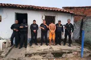 Dupla é presa por assalto a idoso no Centro de Teresina (Foto: Reprodução)