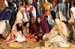 Espetáculo Paixão de Cristo de Floriano reúne multidão e emociona público (Foto: Reprodução)