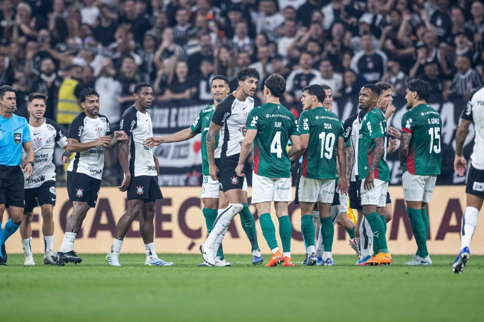 Falta de controle preocupa, mas entrega do Corinthians no Dérbi precisa ser valorizada.