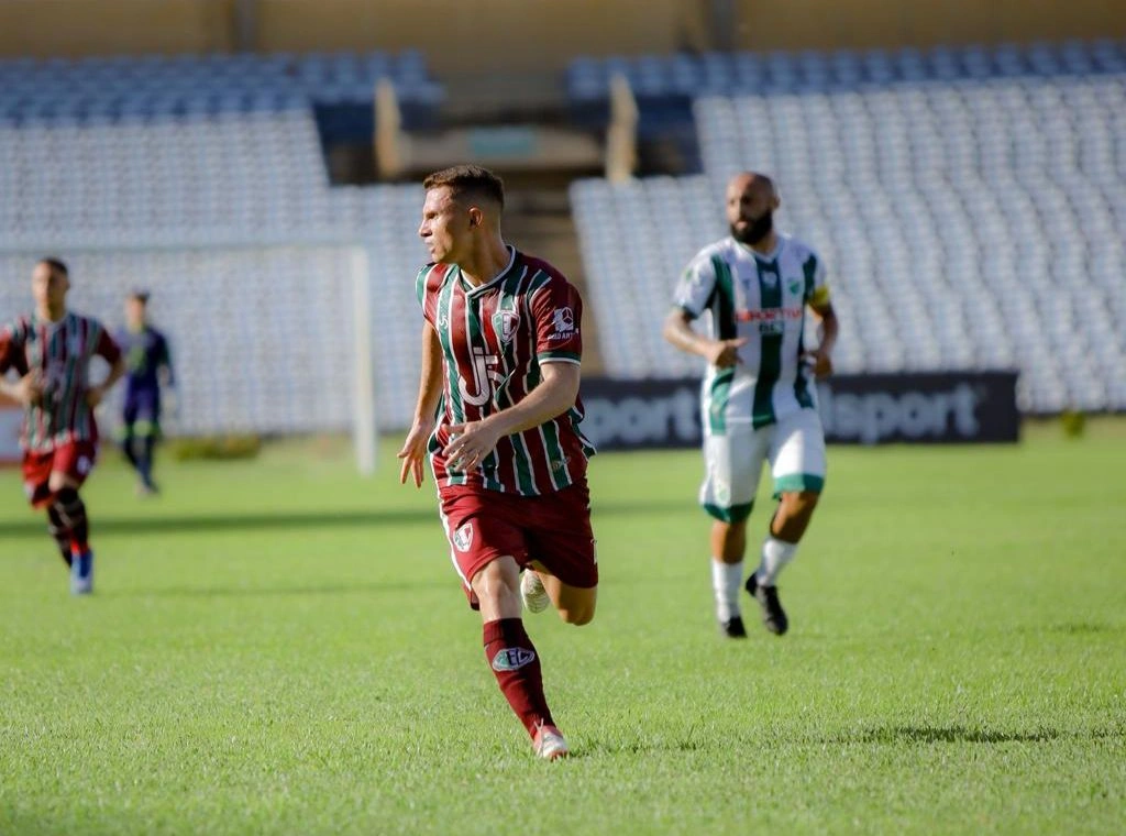 Fluminense-PI vence Altos por 3 a 0 e assume liderança na Série D