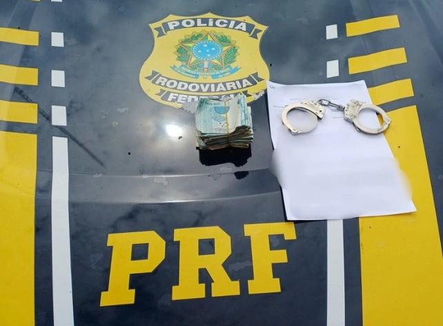Foragido por latrocínio é preso com R$ 13 mil durante abordagem da PRF em Teresina