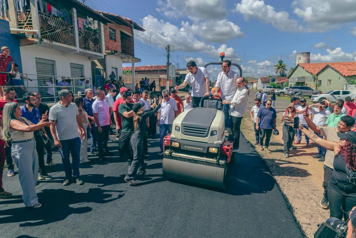 Governador visita obras de pavimentação e inaugura novo trecho em Cristalândia