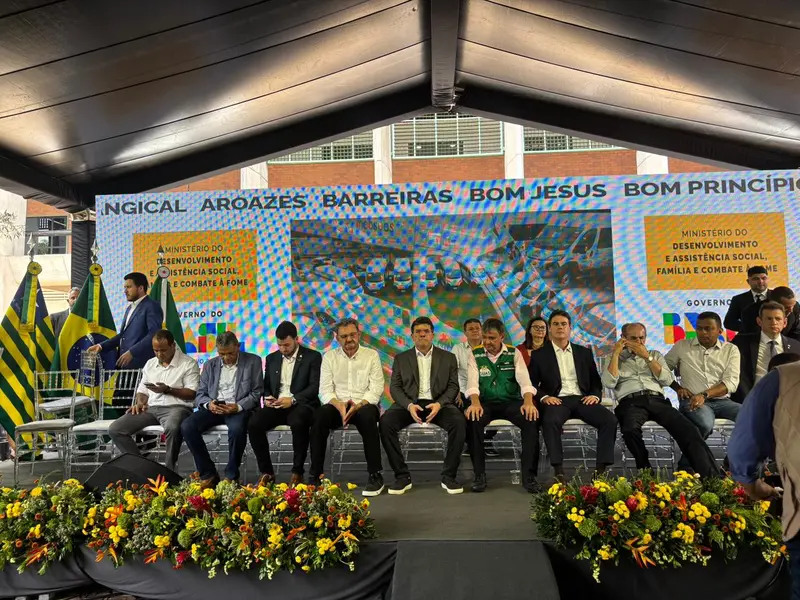 Governo realiza entrega de vans do programa MobSUAS a municípios piauienses