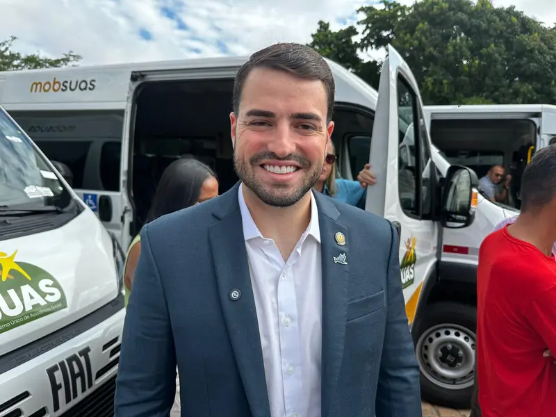 Governo realiza entrega de vans do programa MobSUAS a municípios piauienses