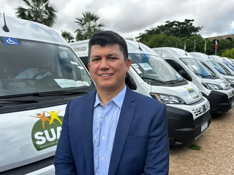 Governo realiza entrega de vans do programa MobSUAS a municípios piauienses