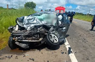 Grave acidente entre carro e caminhão deixa mortos na BR-343, em Campo Maior (Foto: Reprodução)
