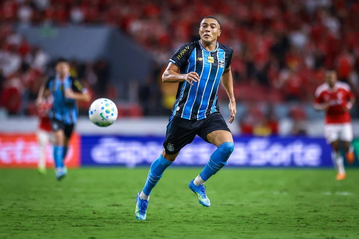 Grêmio sofre contra novato argentino, mas marca no fim e vence 1ª na Sul-Americana