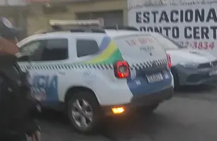 Homem é conduzido após morte da mãe em povoado de Teresina (Foto: Reprodução)
