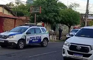 Homem é detido após ameaçar estudantes e desacatar policiais em Teresina (Foto: Reprodução)