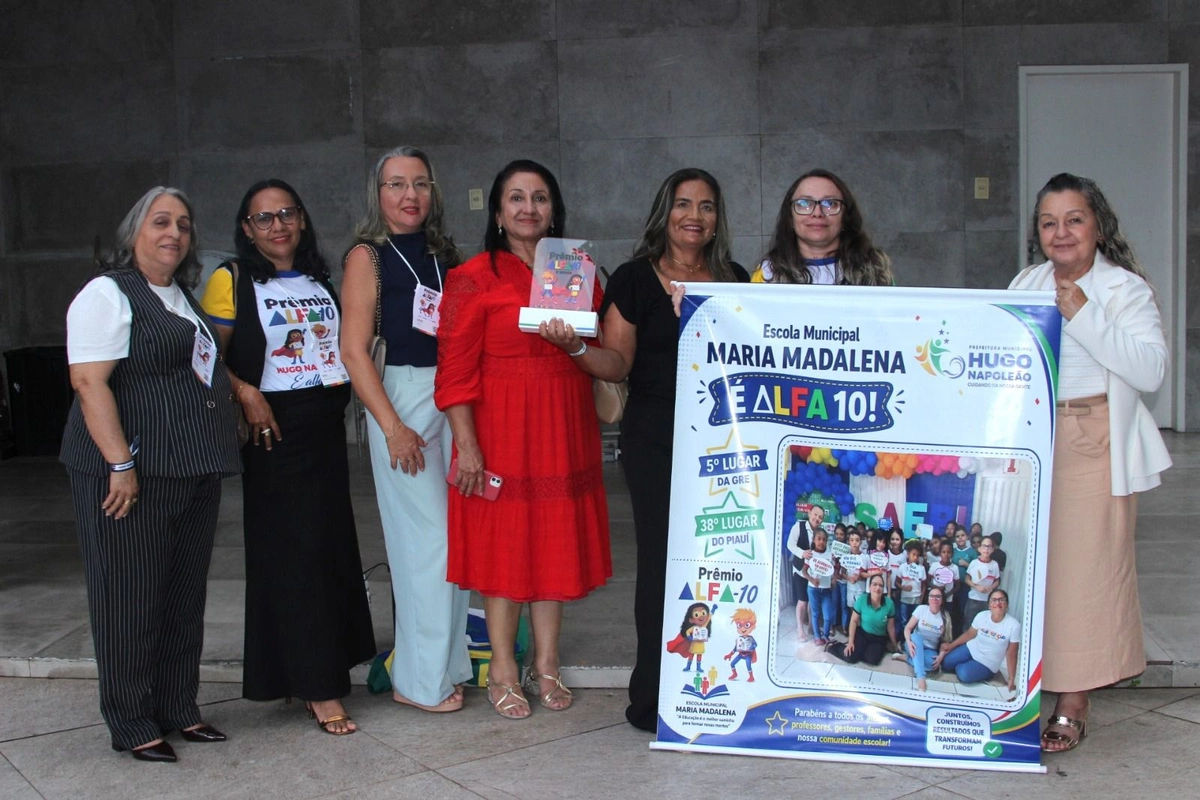 Hugo Napoleão conquista Prêmio Alfa-10 e se destaca na Educação