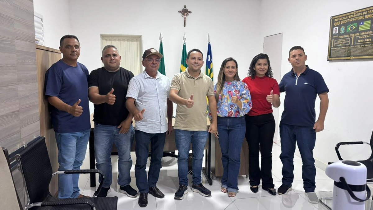 Hugo Rosal se reúne com vereadores da base para alinhar projetos em Palmeira do PI