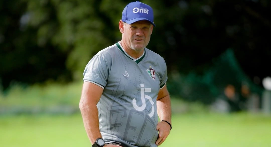 Ito Roque, técnico do Fluminense-PI