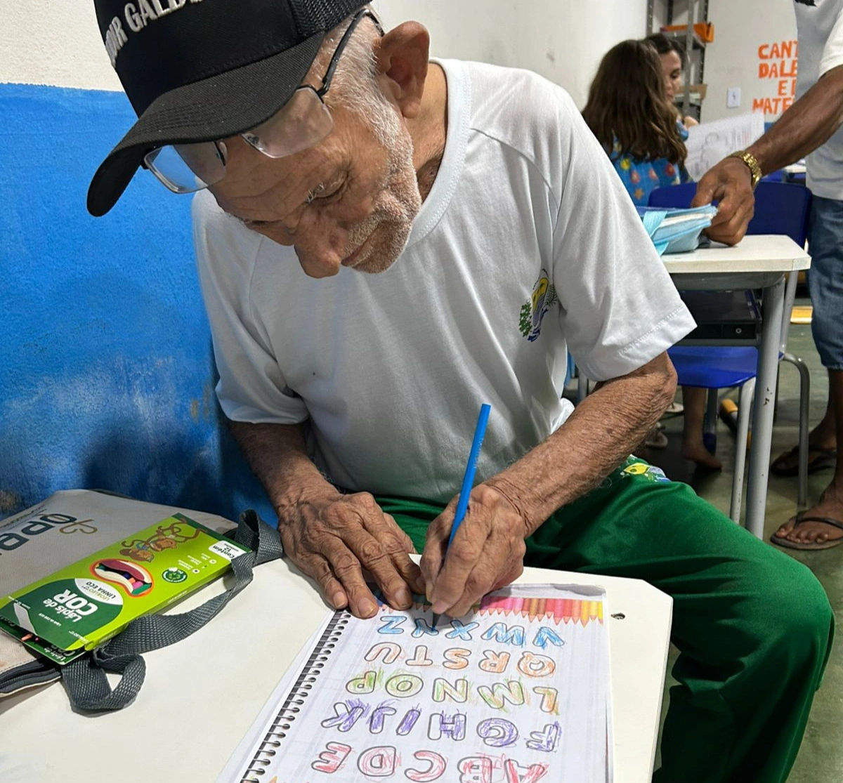 José Manoel durante atividade em sala no anexo Malhada do Ceja Estela Nunes