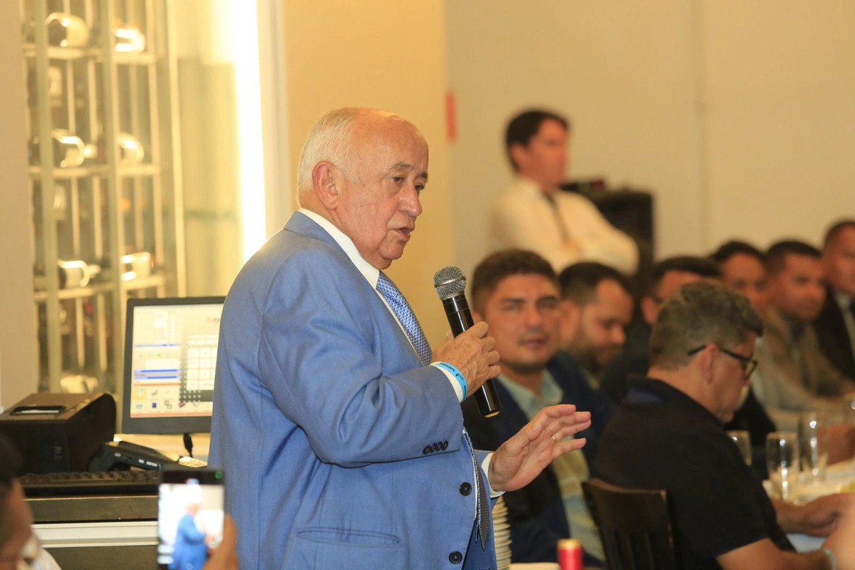 Júlio César reúne vereadores do Piauí em jantar durante marcha em Brasília