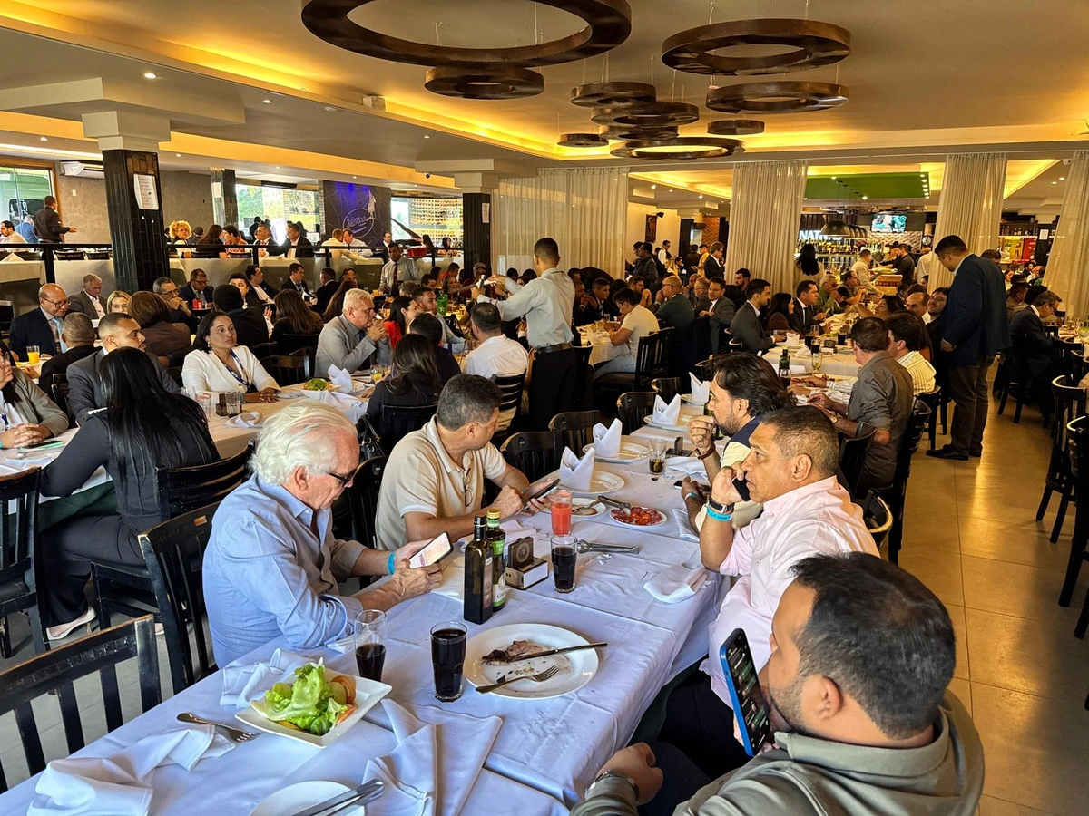 Marcelo Castro recebe mais de 120 vereadores piauienses em Brasília