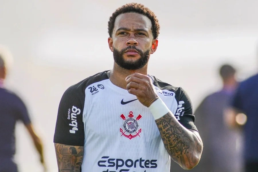 Memphis escapa de suspensão por usar celular em jogo