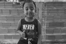 Menino dos 'ossos de vidro' que viralizou dançando morre aos 6 anos no Piauí