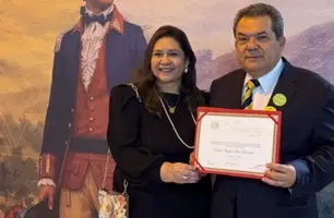 Ministro do STJ, Carlos Augusto e a médica Denise Brandão em dia de homenagem (Foto: Instagram)