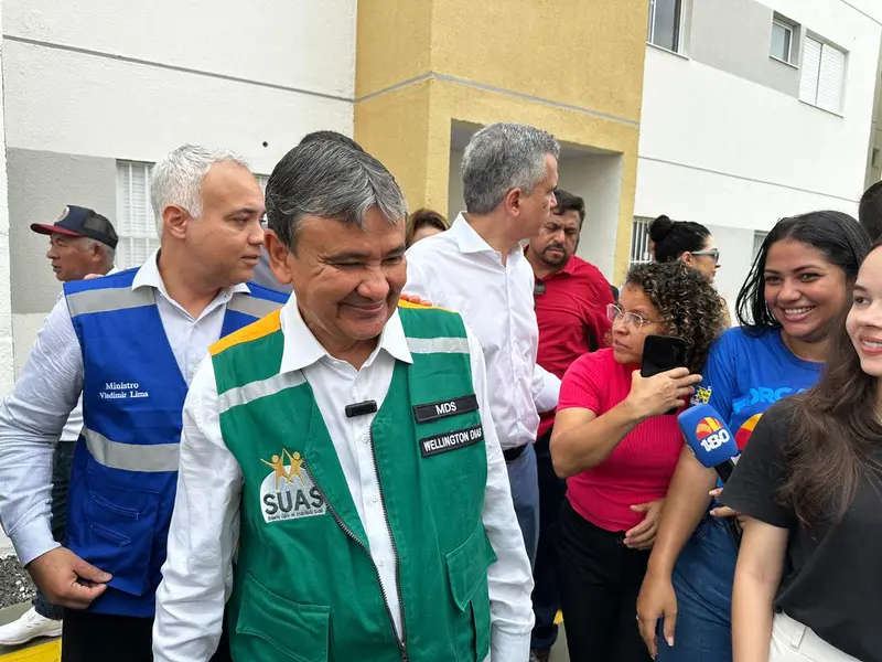 Ministros Wellington Dias e Vladimir Lima anunciam 1.680 moradias em Teresina