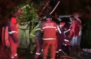 Mulher fica presa às ferragens em acidente na BR-343, entre Brasileira e Piripiri (Foto: Reprodução/Piripiri Repórter)