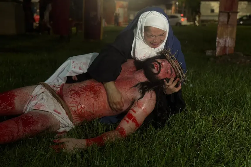 Multidão prestigia a Paixão de Cristo 2026 no centro de Esperantina, na Praça Lages Rebêlo