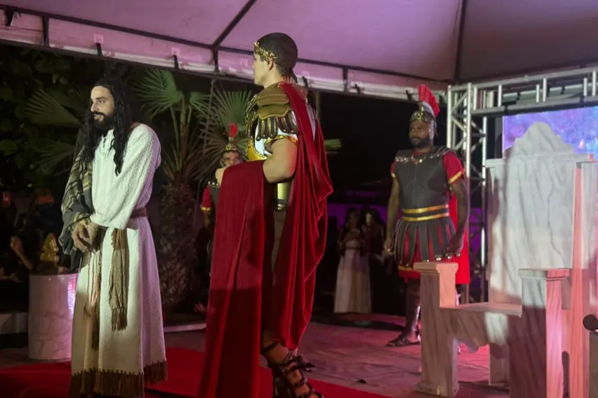 Multidão prestigia a Paixão de Cristo 2026 no centro de Esperantina, na Praça Lages Rebêlo