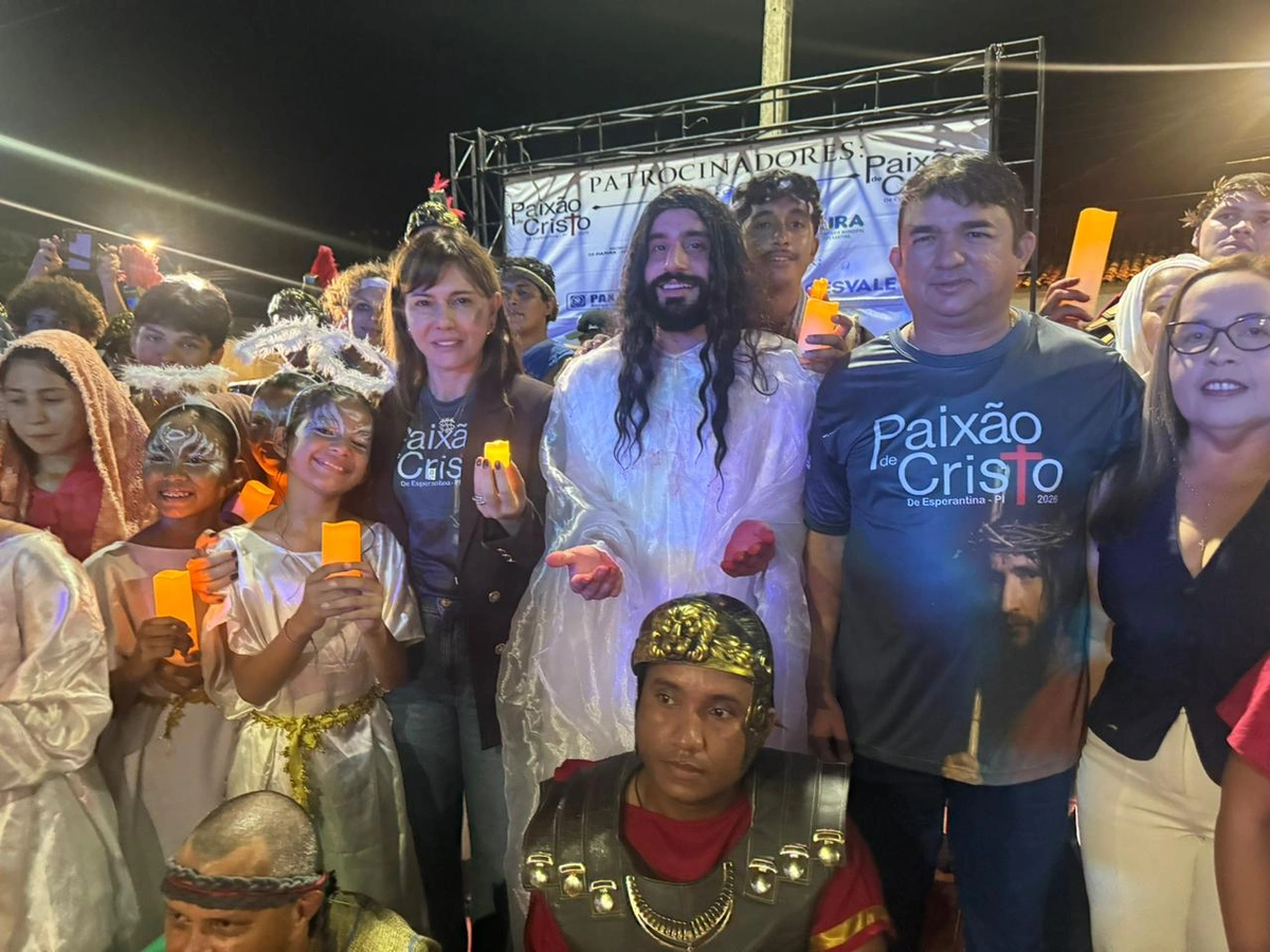 Multidão prestigia a Paixão de Cristo 2026 no centro de Esperantina, na Praça Lages Rebêlo